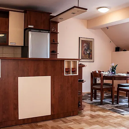 Spacious 3 Bedroom Near Park & Zoo - Perfect For Family Skopje