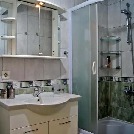 Apartment Spacious 3 Bedroom Near Park & Zoo - Perfect For Family Skopje