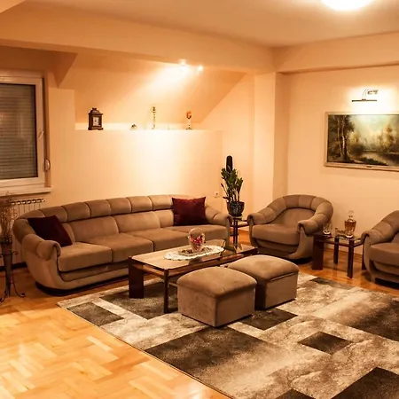 Spacious 3 Bedroom Near Park & Zoo - Perfect For Family Skopje