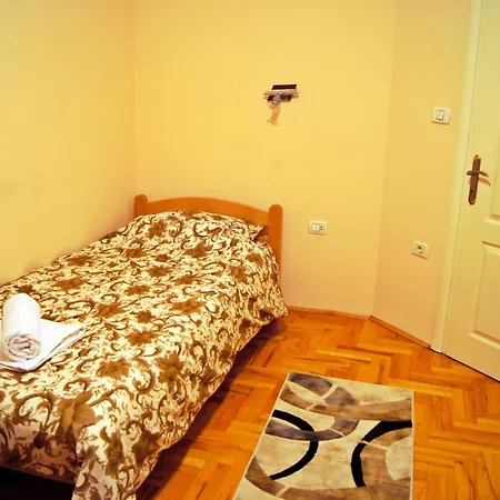 Spacious 3 Bedroom Near Park & Zoo - Perfect For Family Apartment