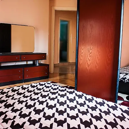 Spacious 3 Bedroom Near Park & Zoo - Perfect For Family * Skopje