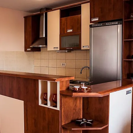 Spacious 3 Bedroom Near Park & Zoo - Perfect For Family Apartment Skopje
